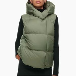 Babaton from Aritzia ‘The Duvet Puffer Vest’ in large, color- Bitter Sage